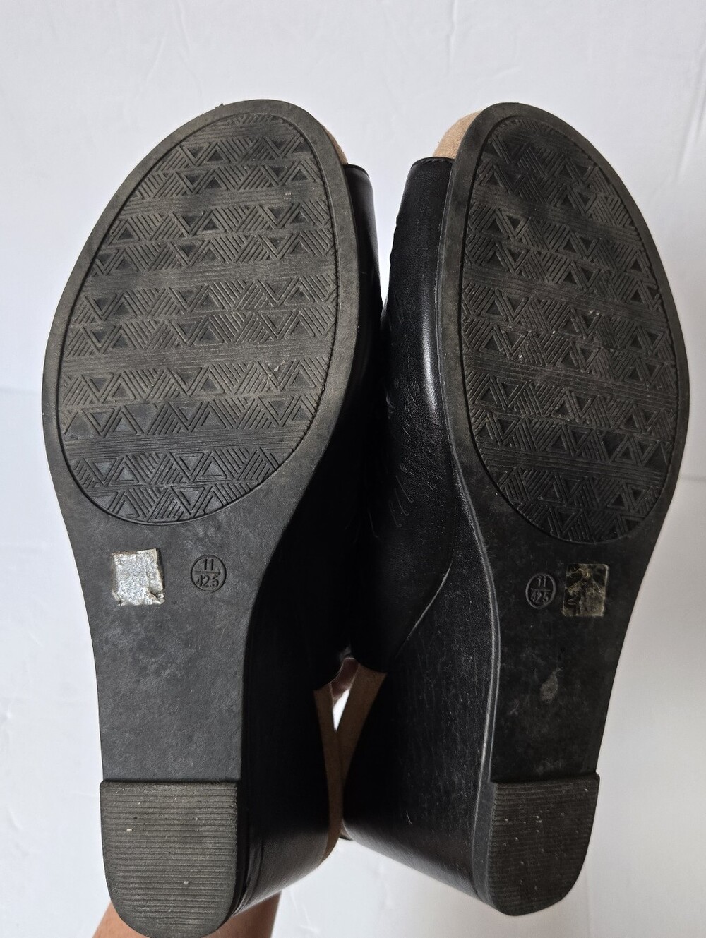 Women’s Black Cut Out Wedge Sandals Ankle strap Size 11 Chinese Laundry - Picture 11 of 17